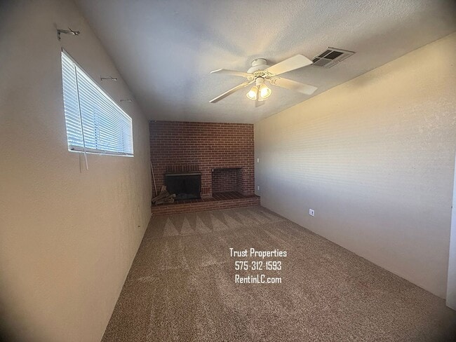 Building Photo - Spacious 4/2 close to NMSU