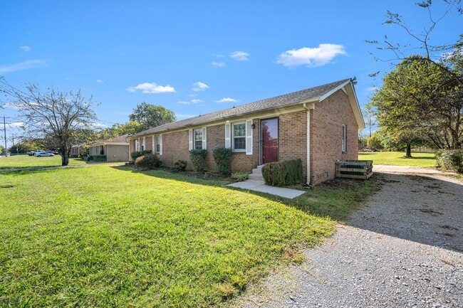 Building Photo - 2 Bedroom 1 Bath located on Veterans Parkw...