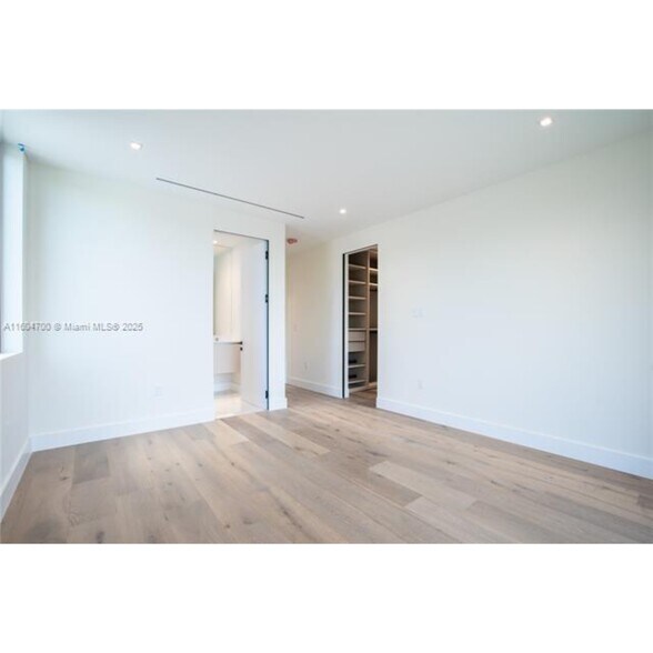 Building Photo - 345 W 46th St