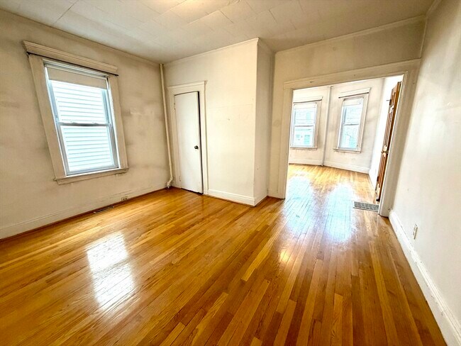 Building Photo - 8 Berkeley St