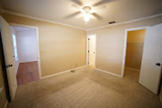 Building Photo - 2/2 with deck in Settlers Creek!