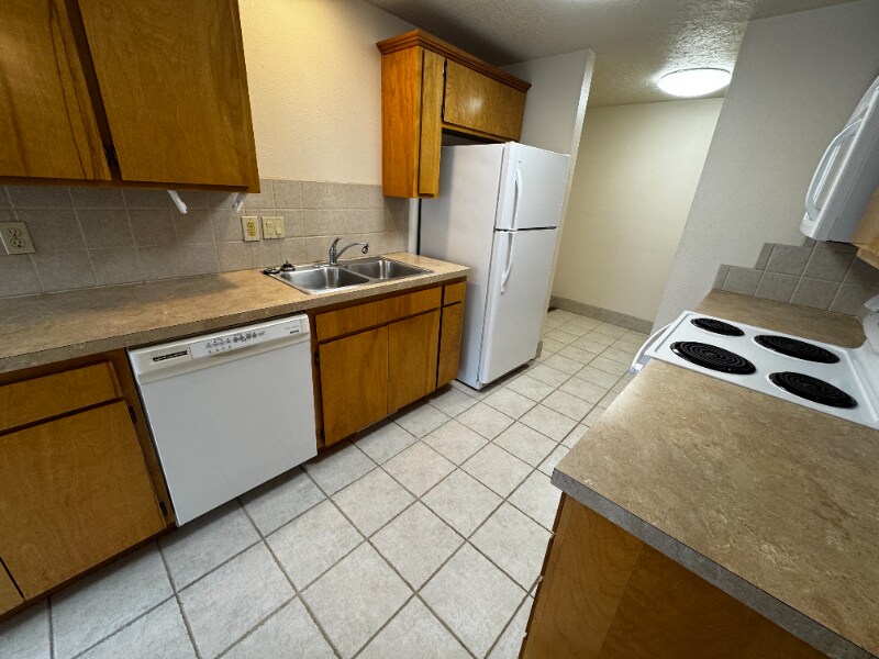 Building Photo - 850-860 Shaff Rd SE