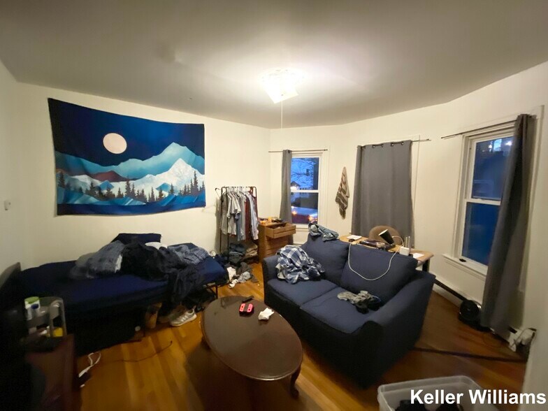 Building Photo - 61 Hillside St