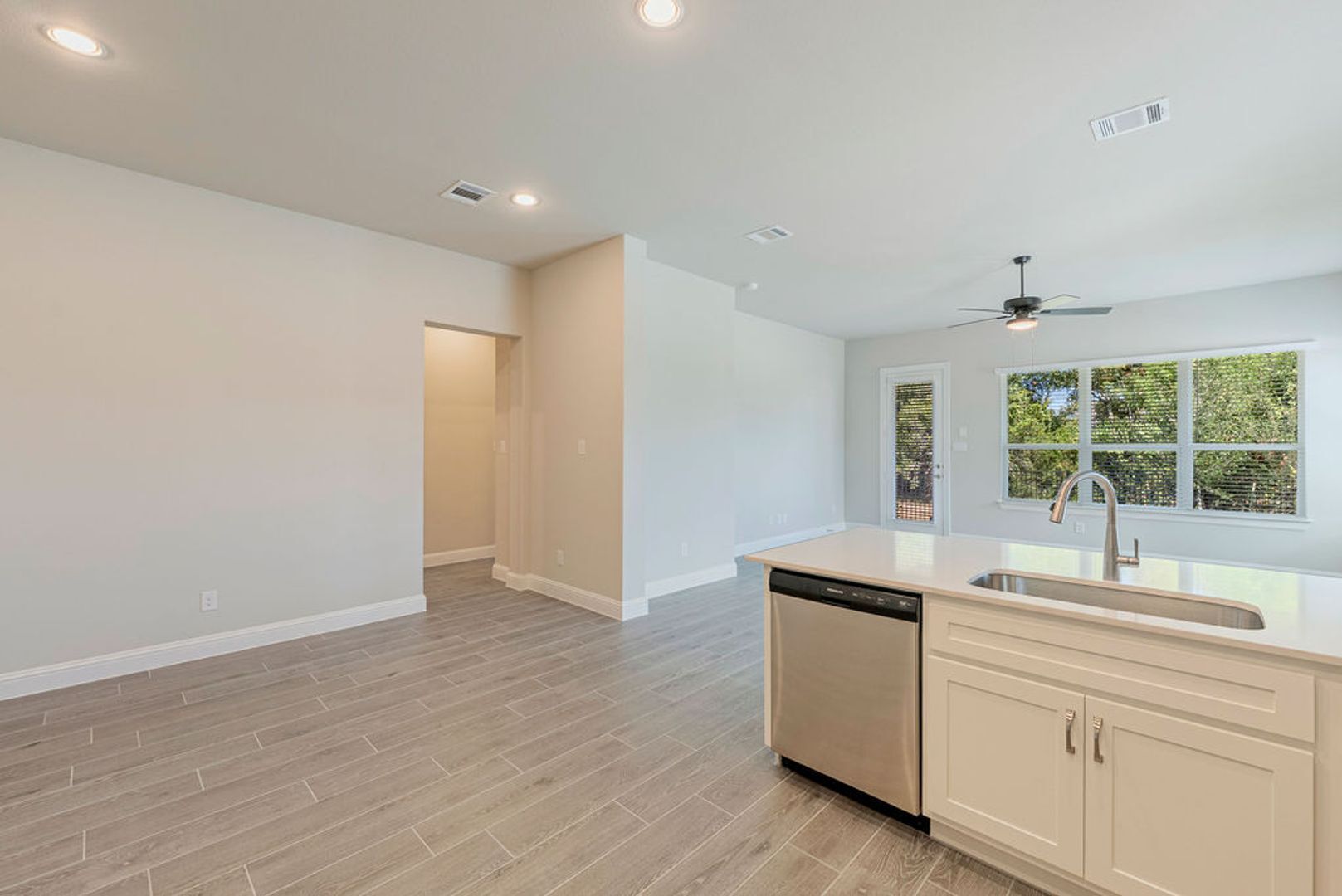 Building Photo - 601 C-Bar Ranch Trl