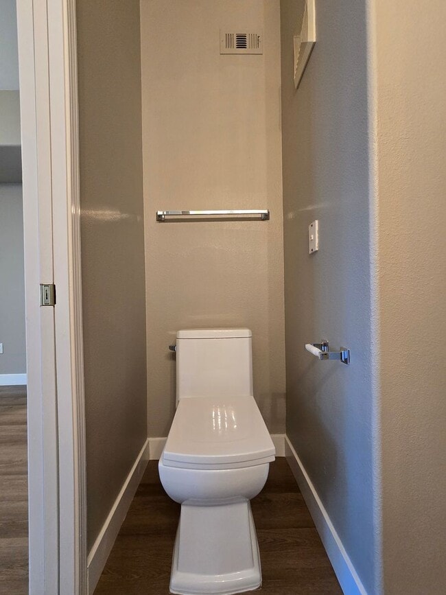 Building Photo - A Fabulous 2 Bedroom Condo with a Garage in the Heart of Summerlin!!!