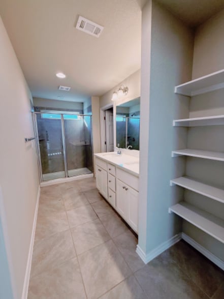 Building Photo - 7517 Saginaw Dr