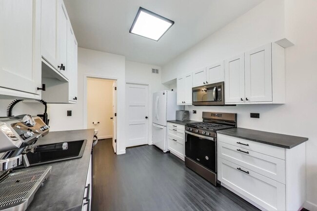 Building Photo - 2531 Oak Tree Ln