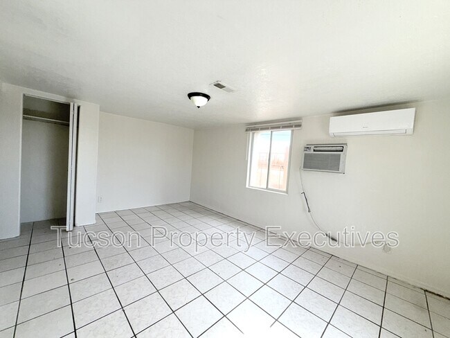 Building Photo - 208 W Ventura St
