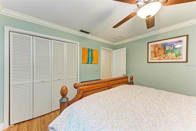 Building Photo - 221 Lookout Point Dr