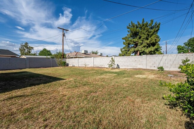 Building Photo - Updated home in Chandler!