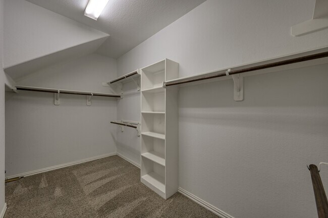 Building Photo - 122 S Bearkat Ct