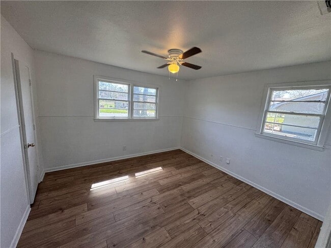 Building Photo - 2541 Medford Pl