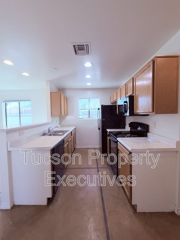 Building Photo - 1412 E 25th St