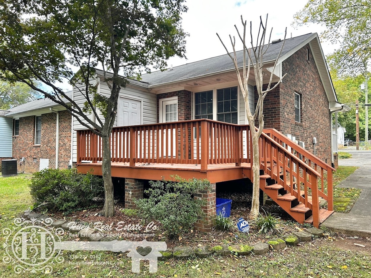 Building Photo - 211 E Gilbreath St