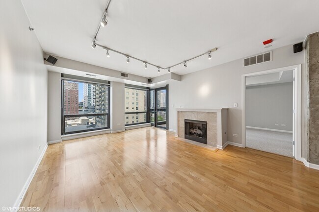 Building Photo - 1212 N Wells St