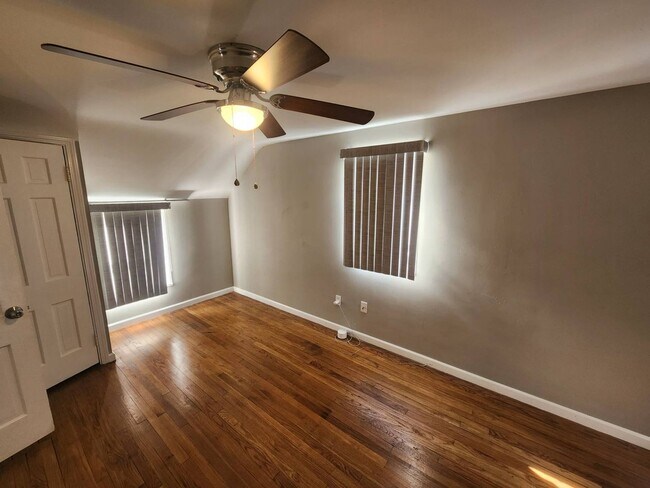 Building Photo - Charming 3-Bedroom Property in Prime Location