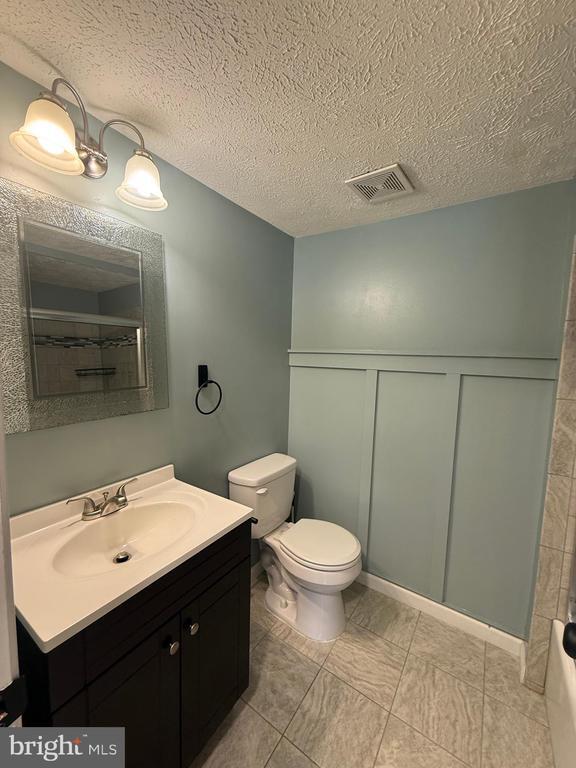 Building Photo - 805 London Ct