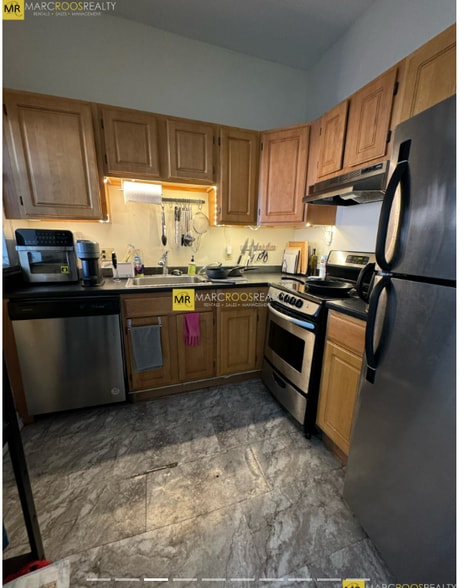 Building Photo - 585 Beacon St