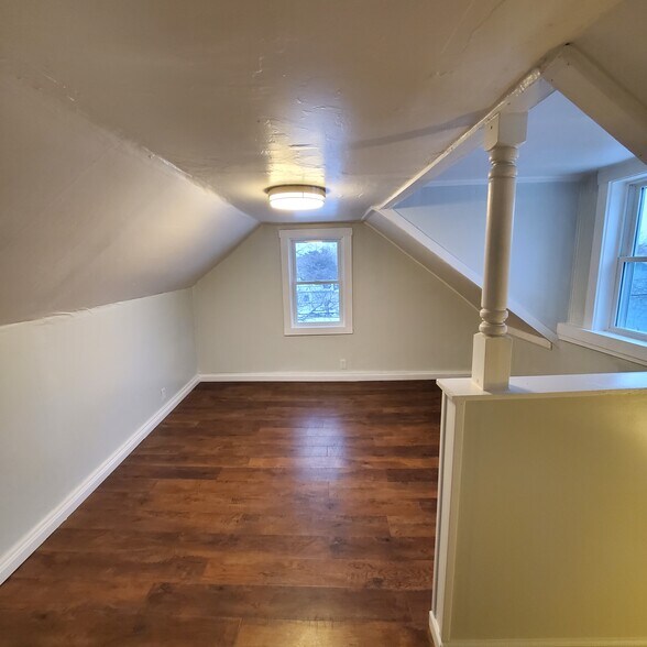 Building Photo - 398 Weaver St