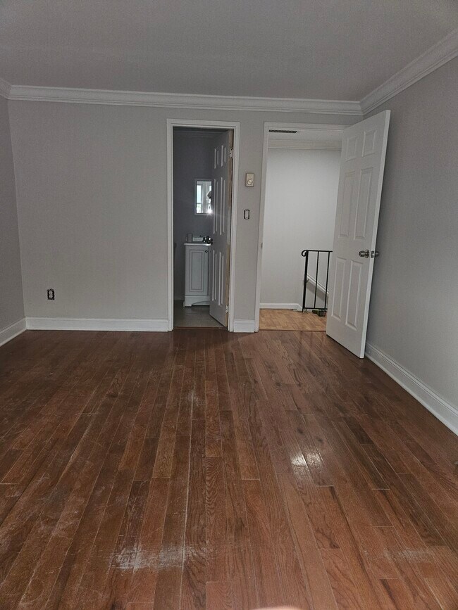 Building Photo - 3 Ethan Allen Ct