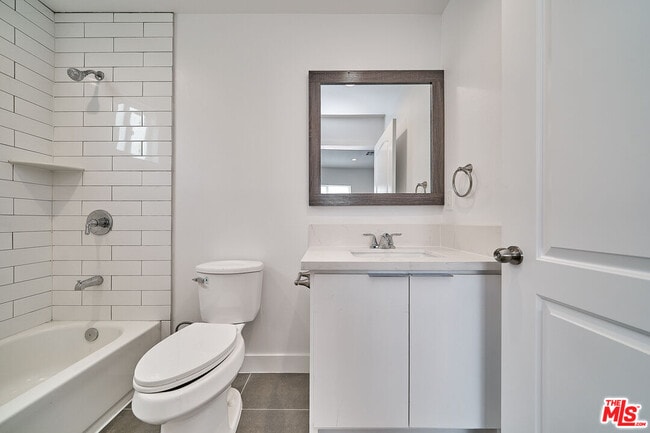 Building Photo - 603 W 41st Pl