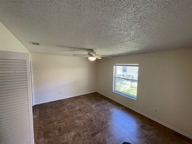 Building Photo - 6031 SW 36th Ct