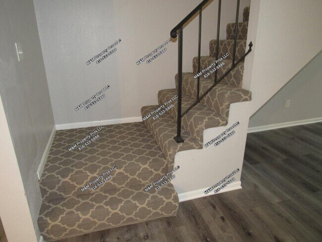 Building Photo - 1918 NE Knollbrook St