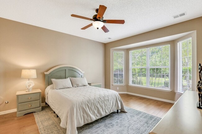 Building Photo - Stunning 2 bedroom, 2 bath in Bluffton