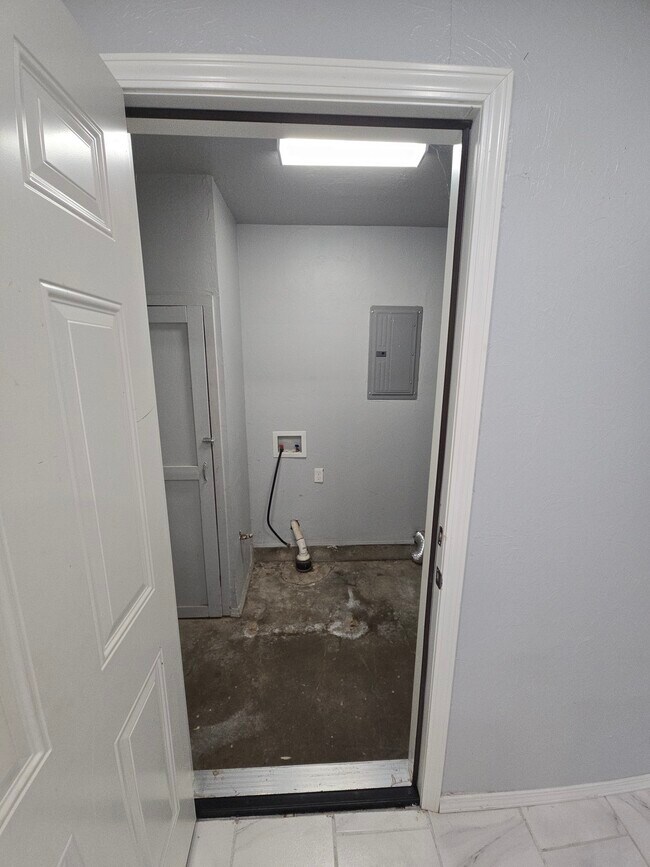Washer & dryer hookups in garage - 1500 Regency Blvd