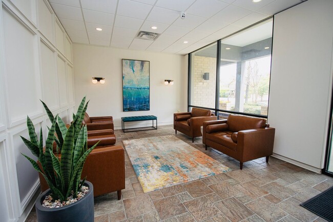 Building Photo - Upscale 1BR/1BA Condo with Balcony & City ...