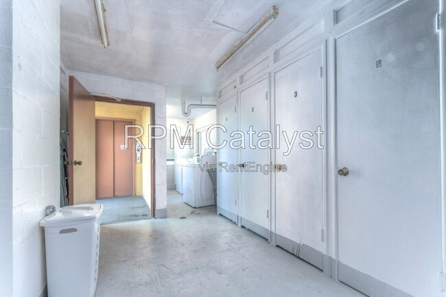 Building Photo - 8950 Park Blvd