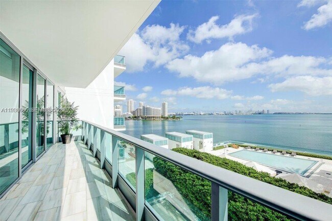 Building Photo - 1331 Brickell Bay Dr