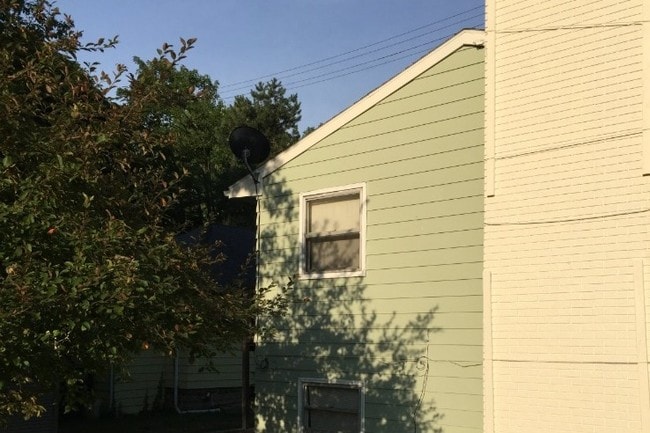 Building Photo - 213 S Fairview Ave