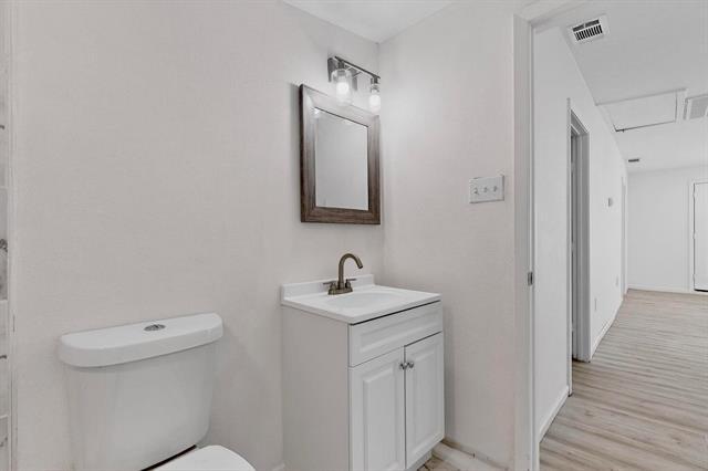 Building Photo - 631 Baker St