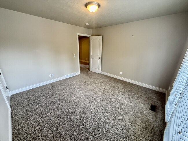 Building Photo - 2034 E 4500 S