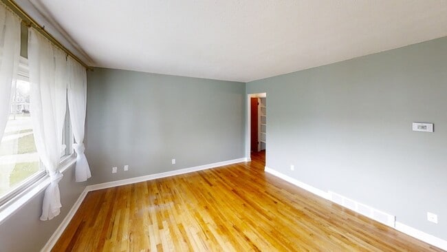 Building Photo - 372 Highland Dr