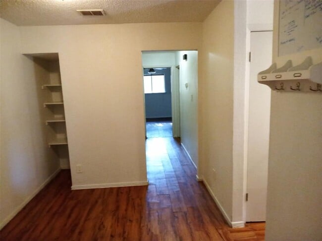 Building Photo - 907 Sirocco Dr