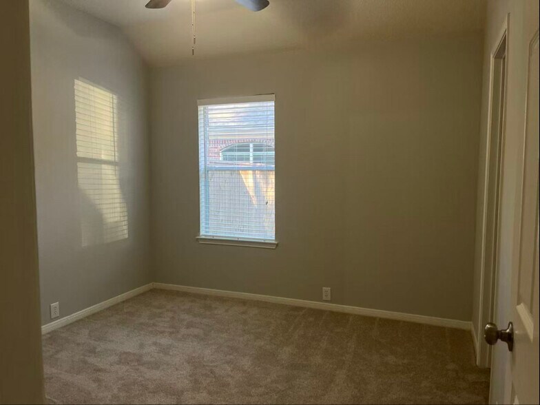 Building Photo - 7411 Maple Run Dr