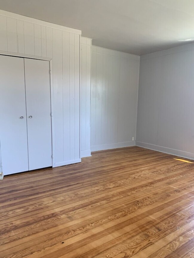 Building Photo - 3911 Old Hwy 100