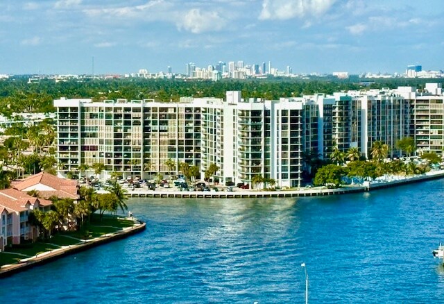 Building Photo - 1833 S Ocean Dr