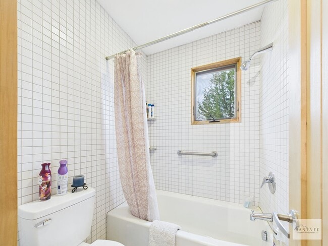 Building Photo - Stylish Home in Eldorado | Furnished or Un...