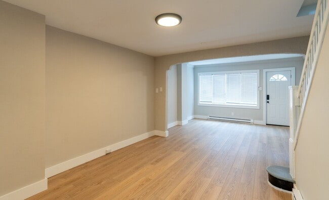Building Photo - Newly rehabbed 3 bedroom