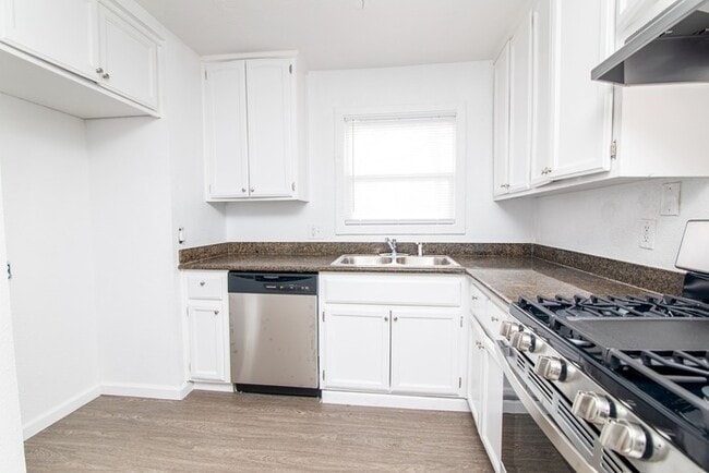 Building Photo - Charming 2-Bedroom Home in a Prime Central Sacramento Location