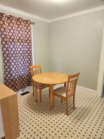 dining room Unit A - 705 W Markham Ave