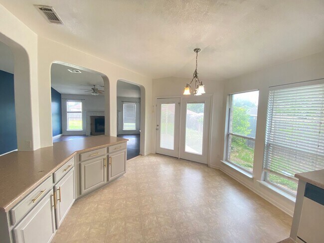 Building Photo - Beautiful 4 bed 2 bath home in White Rock subdivision.