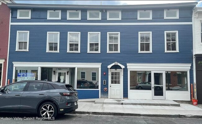 Building Photo - 205 Warren St