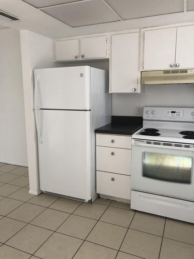 Building Photo - 2340 Maple Ave