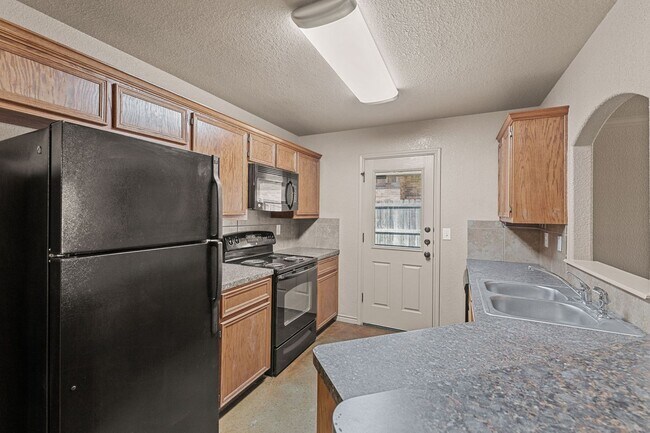 Building Photo - PM1-TEMP609 W Karey Dr