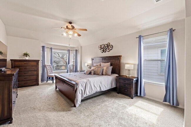 Building Photo - 525 Golden Creek Dr