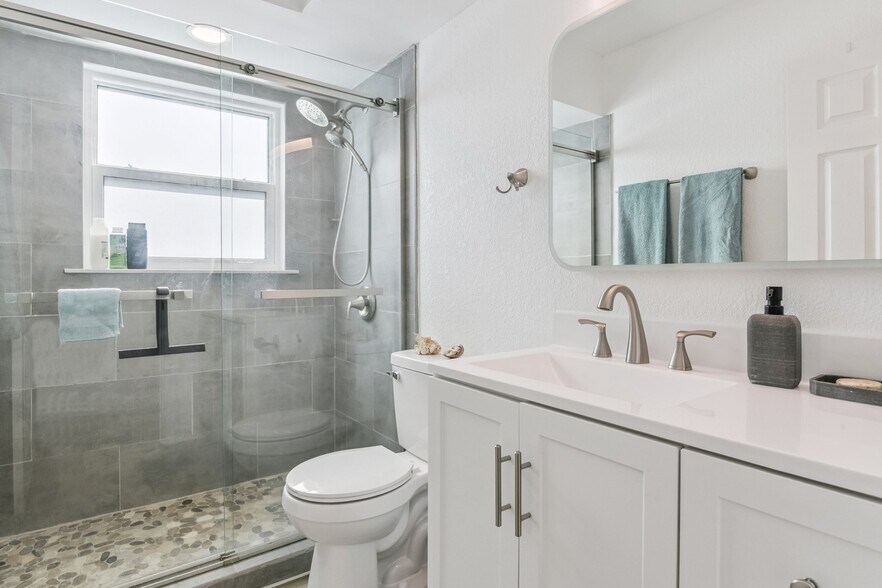 Building Photo - 2308 1st St